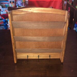 🏋️‍♂️ Wooden Wall Mail Organizer with Key Hooks